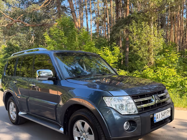 Mitsubishi Pajero - фото 1