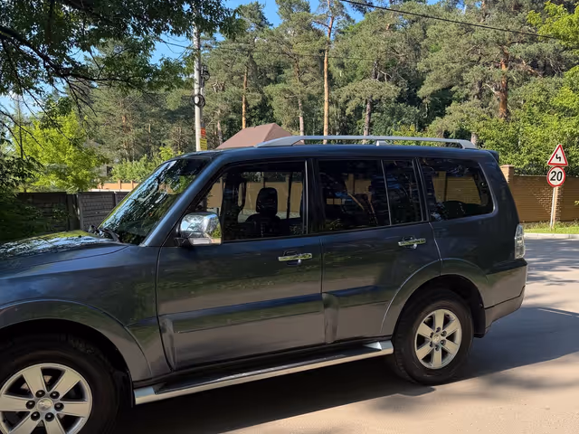 Mitsubishi Pajero - фото 3