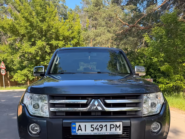 Mitsubishi Pajero - фото 2