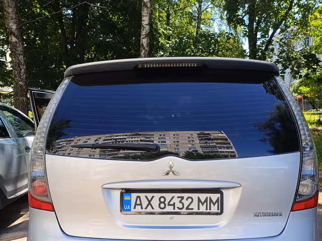 Mitsubishi Grandis - фото 2