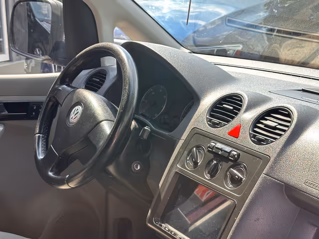 Volkswagen Caddy - фото 4