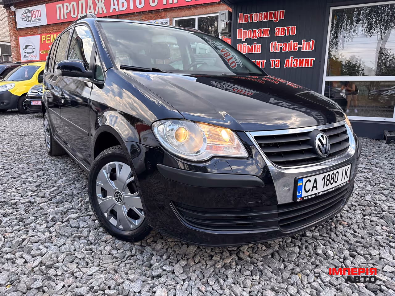 Volkswagen Touran - фото 1