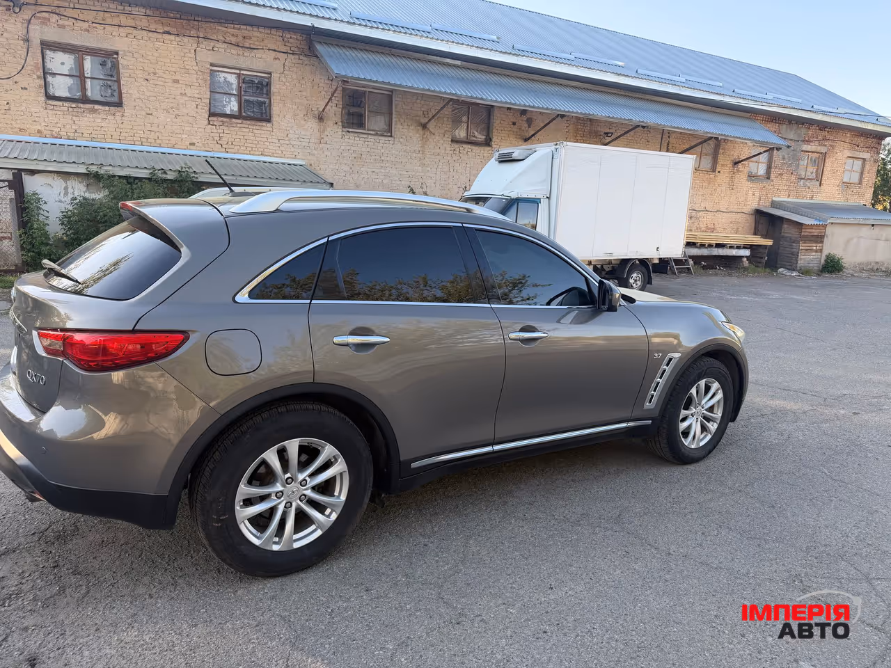Infiniti QX70 - фото 3