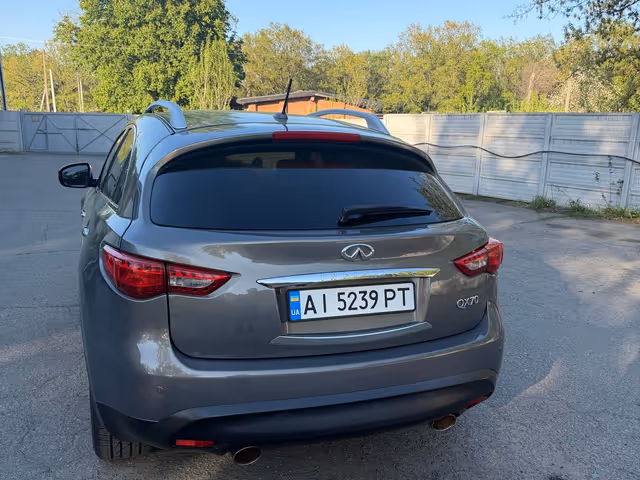Infiniti QX70 - фото 2