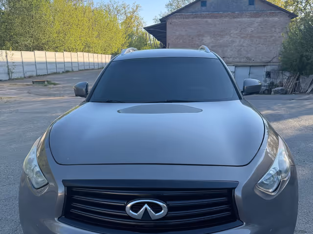 Infiniti QX70 - фото 1