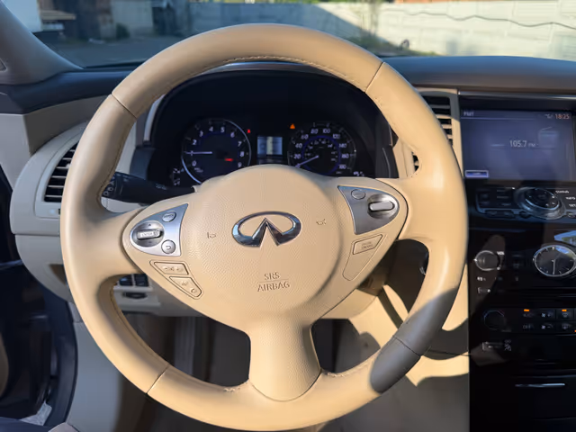 Infiniti QX70 - фото 5