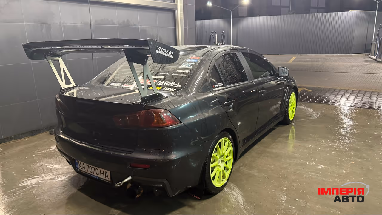 Mitsubishi Lancer Evolution - фото 6