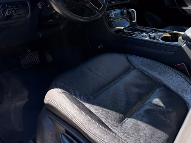 Volkswagen Touareg - фото 5