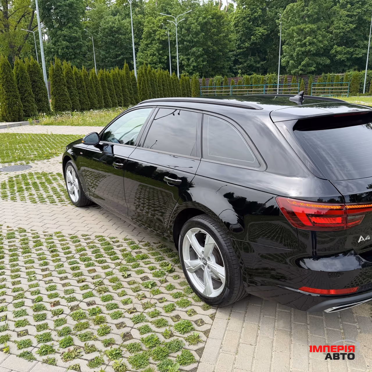 Audi A4 - фото 6