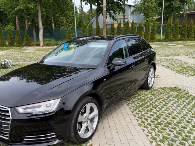 Audi A4 - фото 2