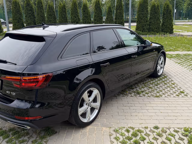 Audi A4 - фото 5