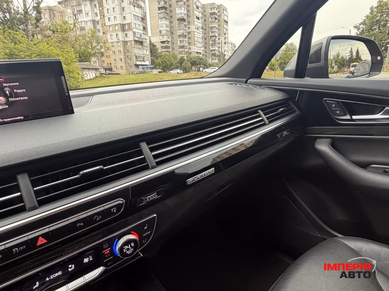 Audi Q7 - фото 30