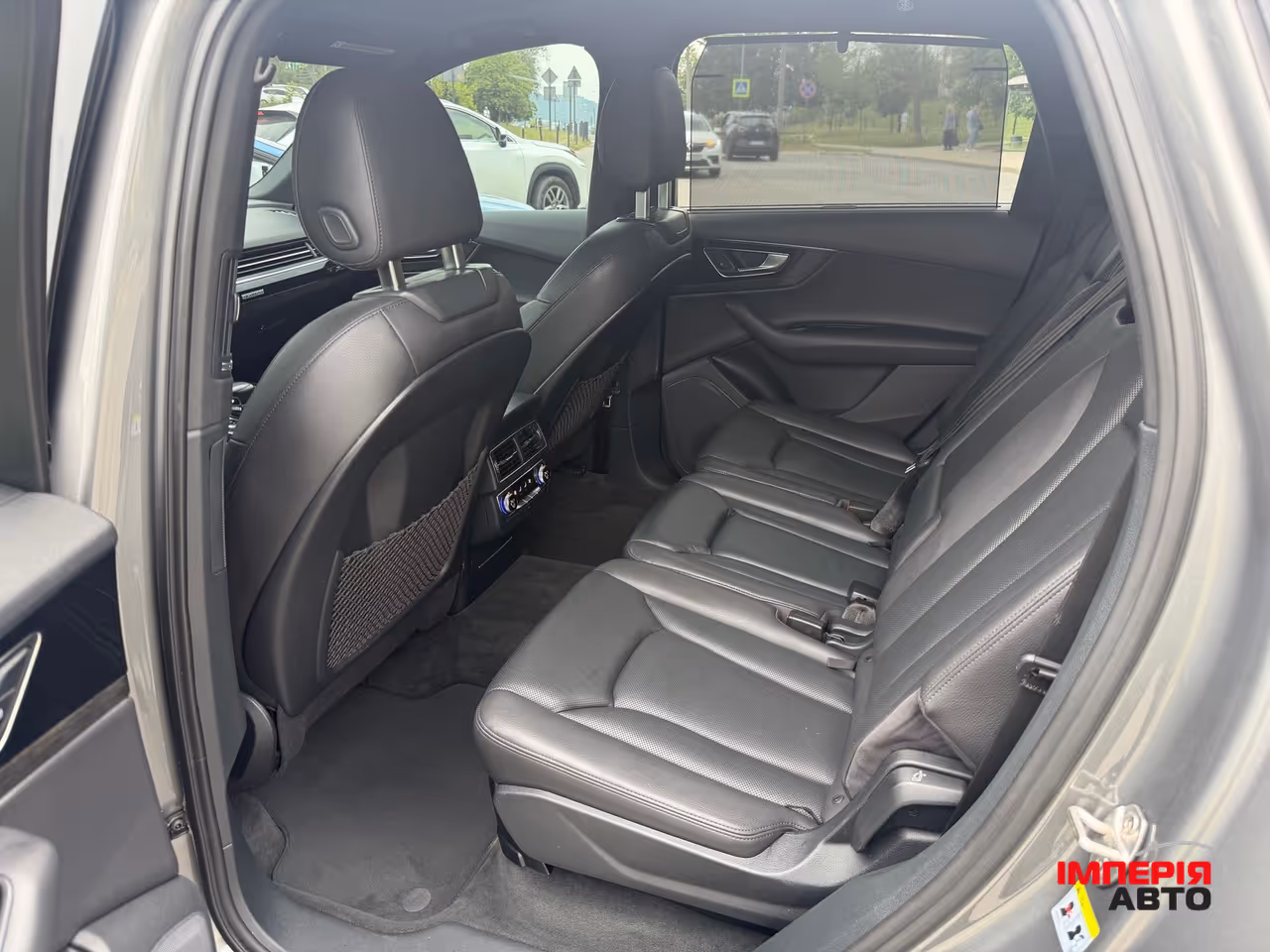 Audi Q7 - фото 24