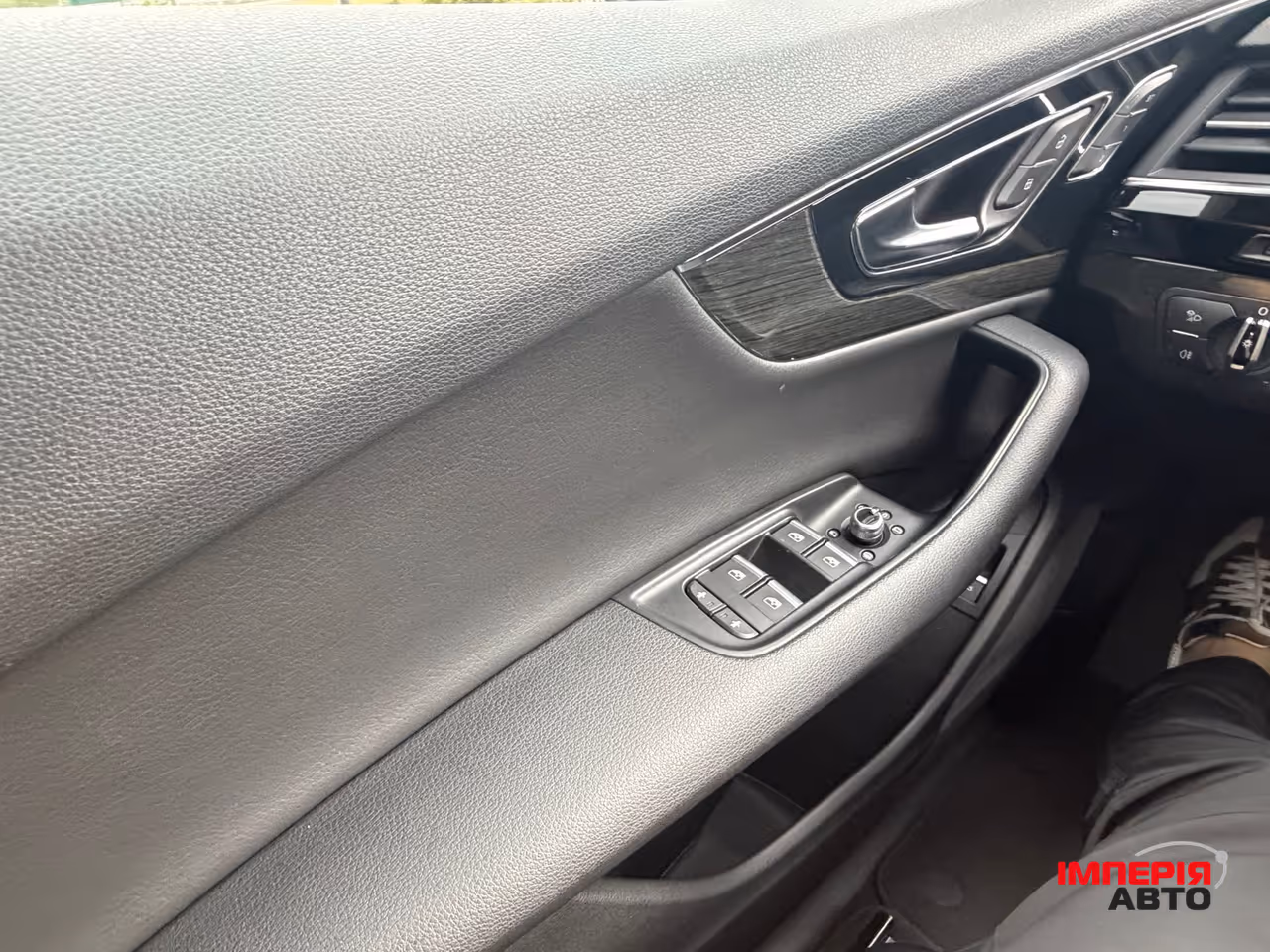 Audi Q7 - фото 29