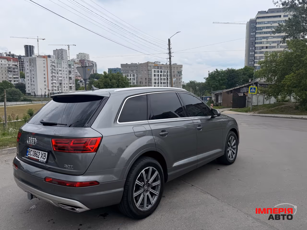 Audi Q7 - фото 14