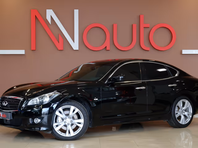 Infiniti M - фото 1