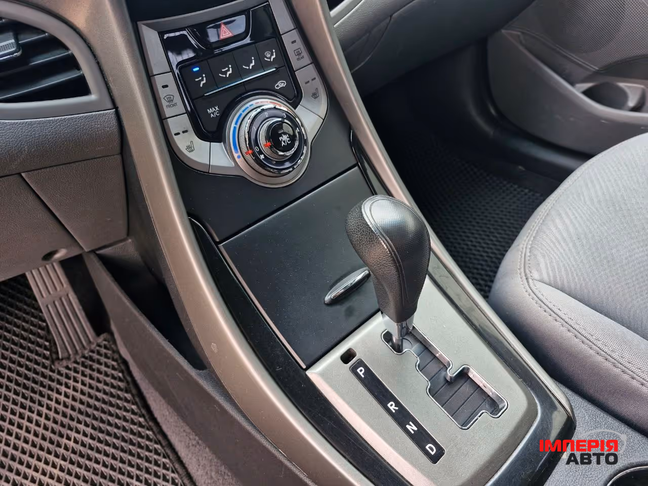 Hyundai Elantra - фото 10