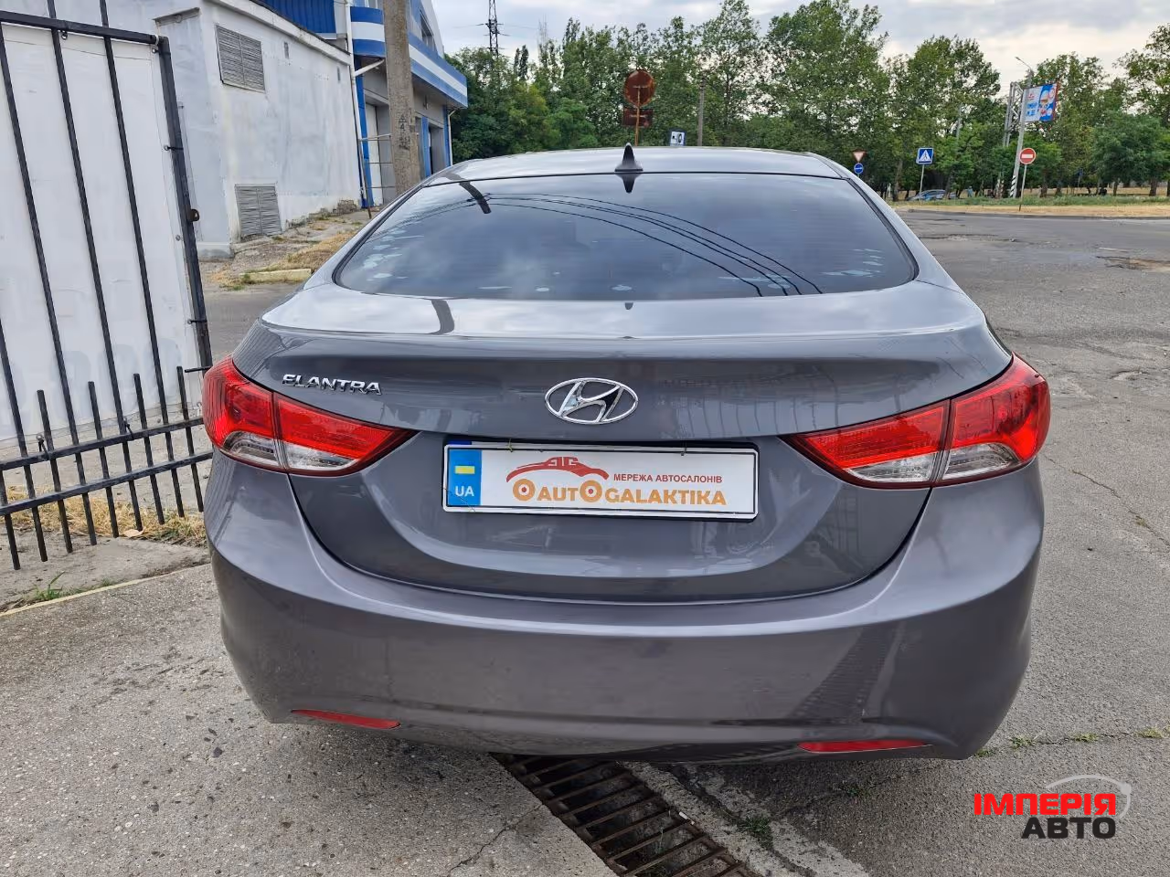 Hyundai Elantra - фото 3