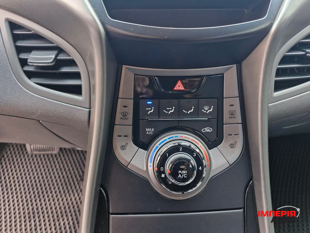 Hyundai Elantra - фото 16