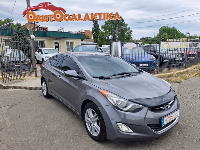 Hyundai Elantra - фото 1