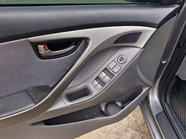 Hyundai Elantra - фото 5