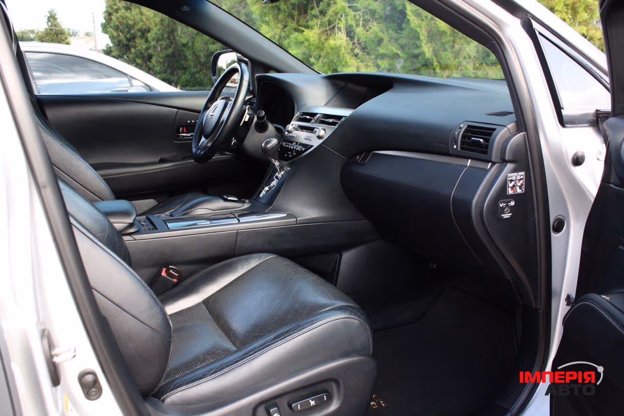 Lexus RX - фото 10