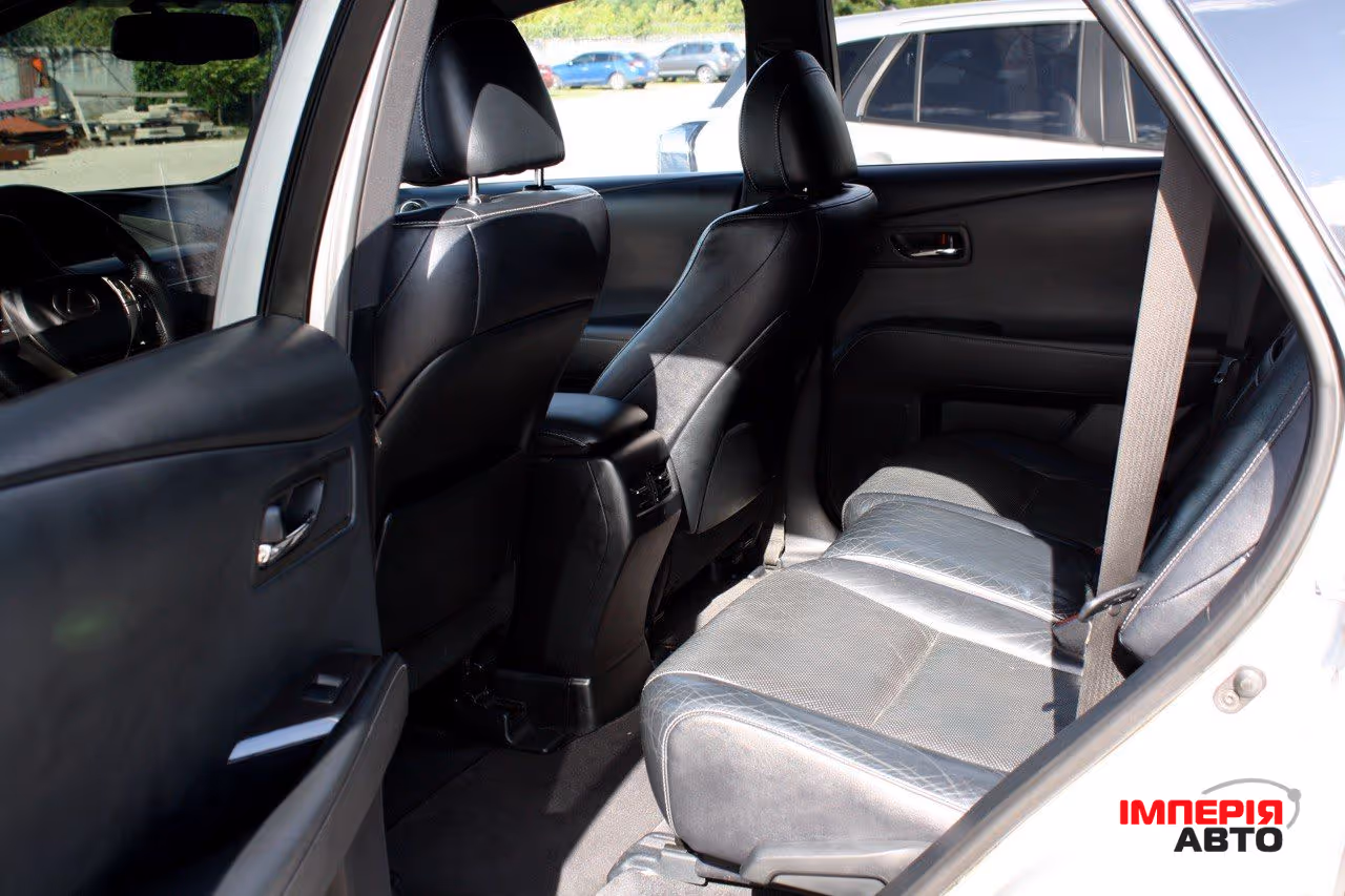 Lexus RX - фото 18