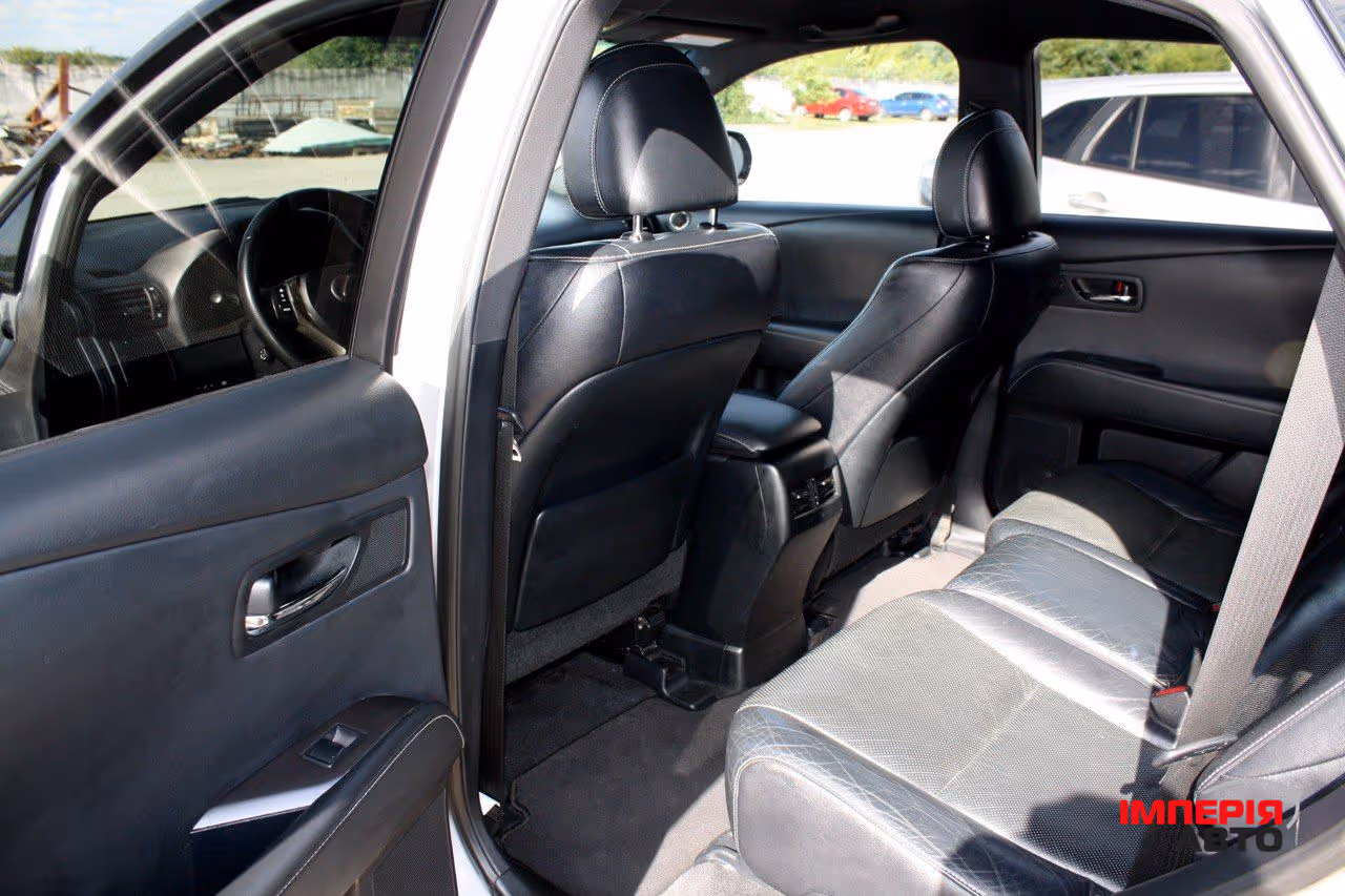 Lexus RX - фото 8