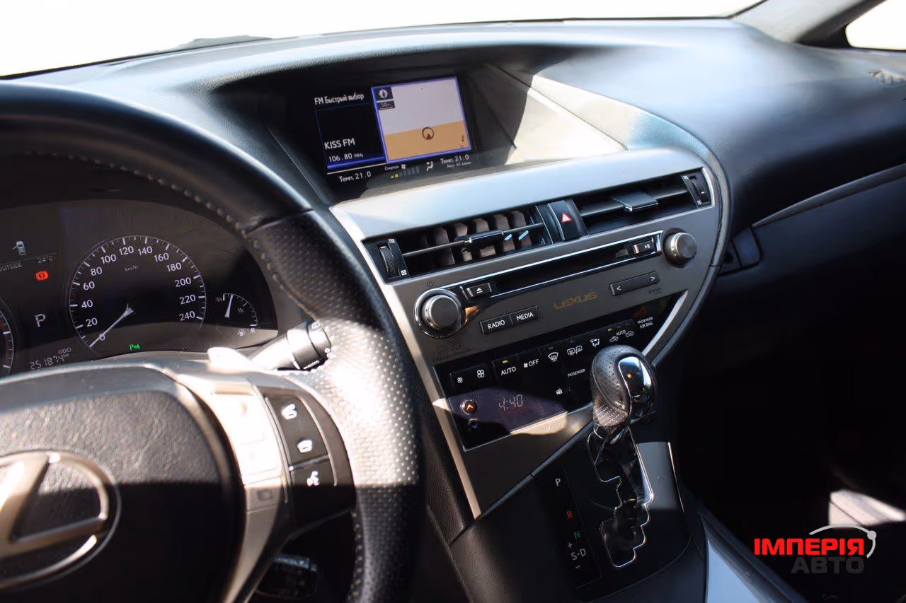 Lexus RX - фото 12