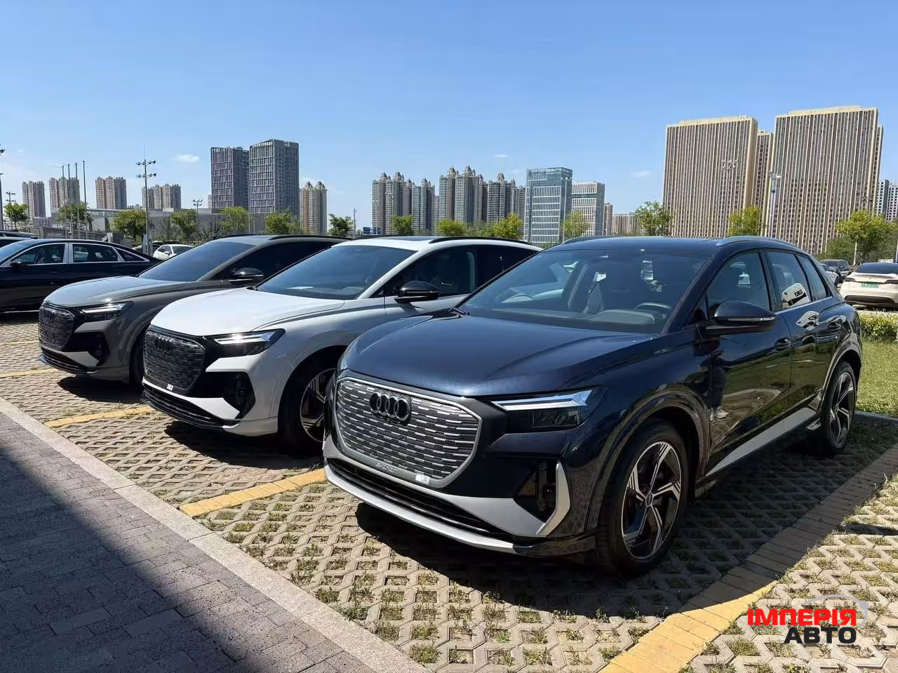 Audi Q4 e-tron - фото 1
