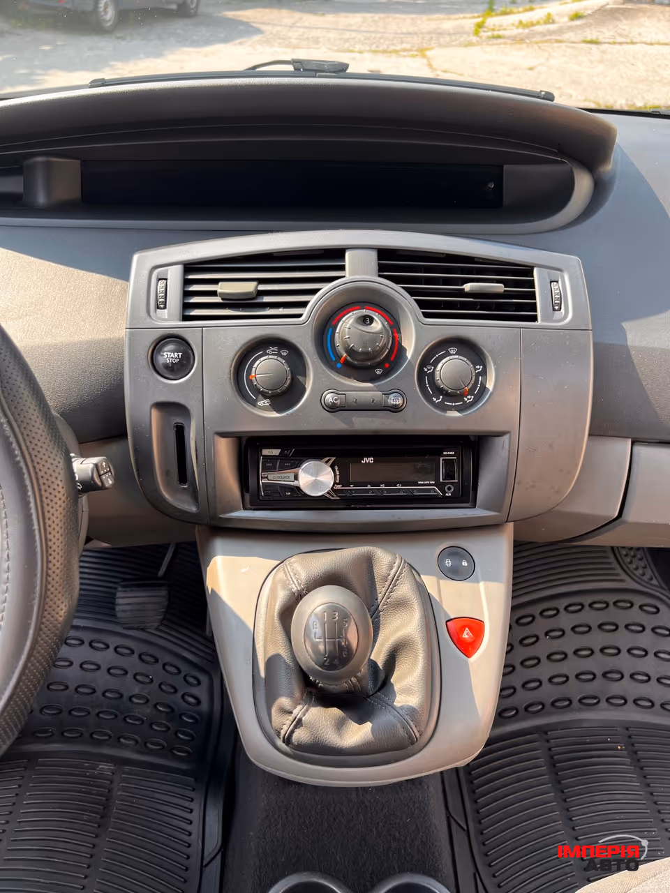 Renault Scenic - фото 16