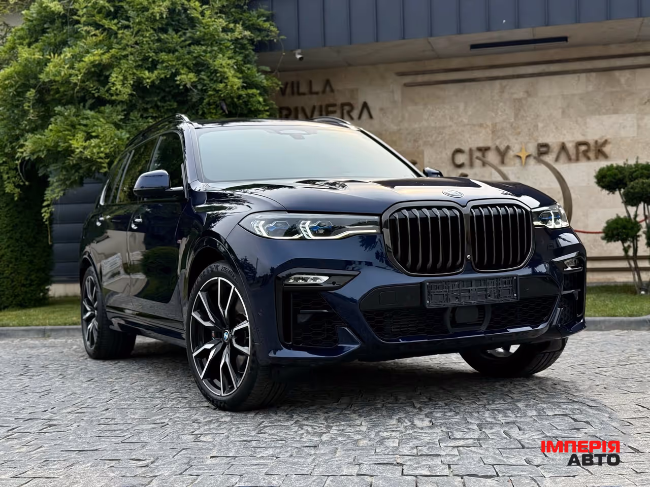 BMW X7 - фото 1