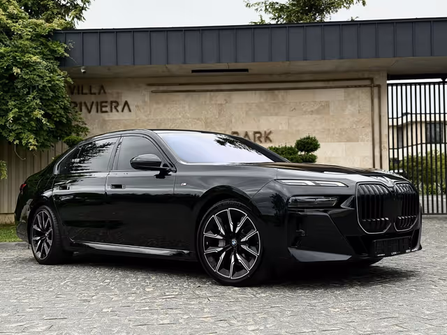 BMW 7 серії - фото 2