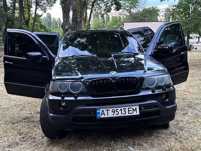 BMW X5 - фото 1