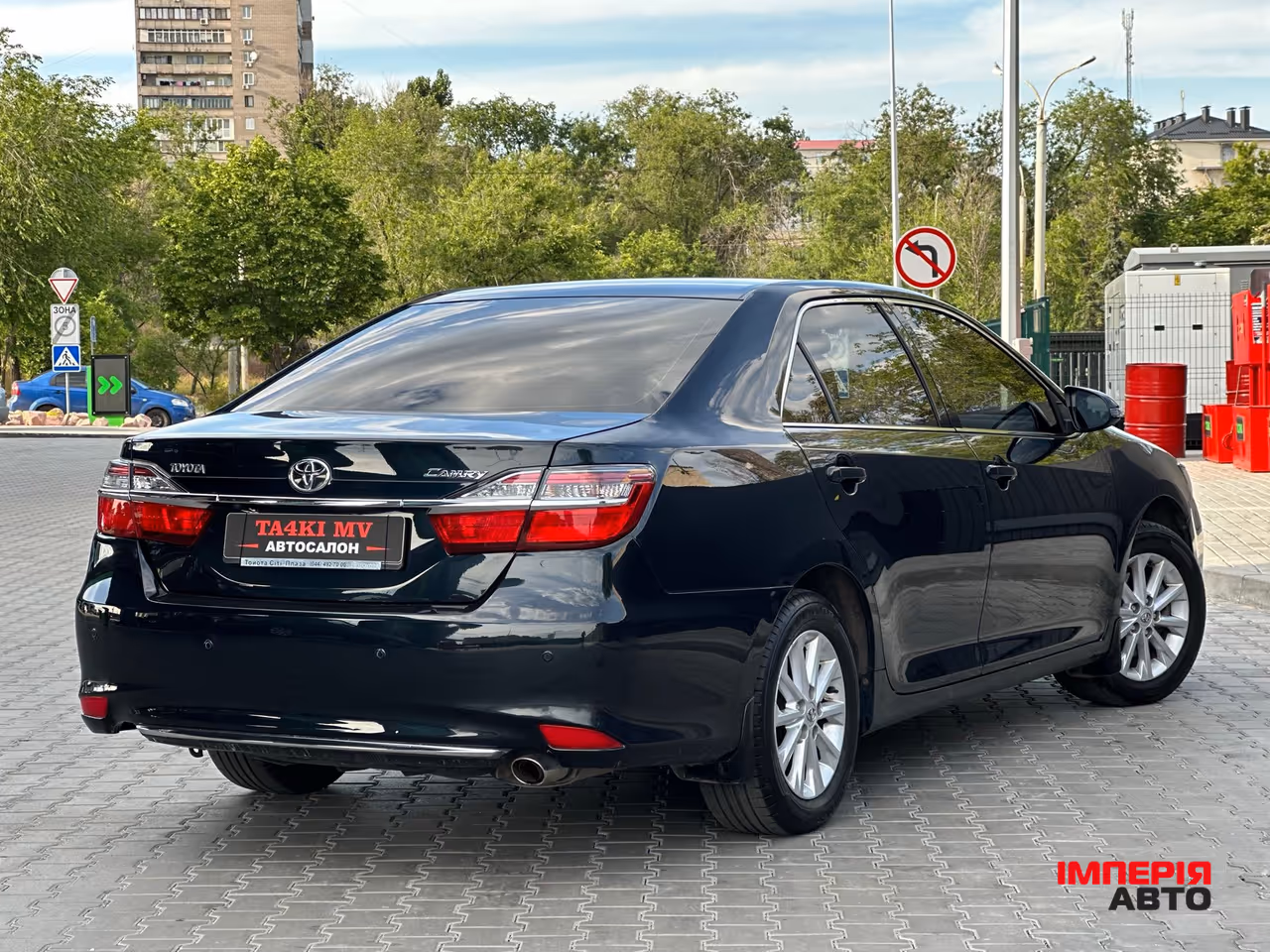 Toyota Camry - фото 2