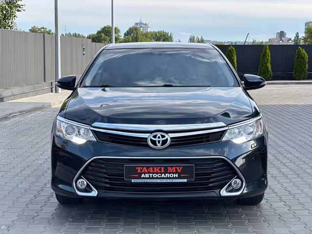 Toyota Camry - фото 4