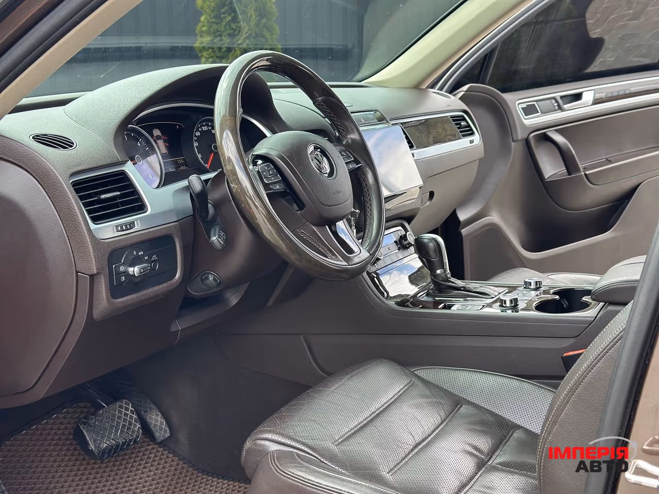 Volkswagen Touareg - фото 7