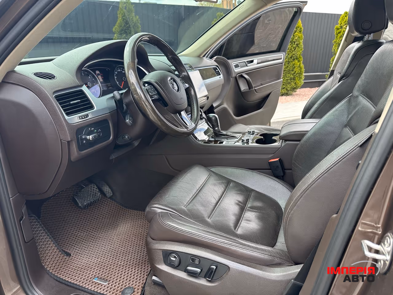 Volkswagen Touareg - фото 10