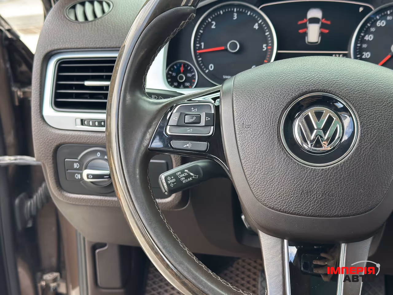 Volkswagen Touareg - фото 35
