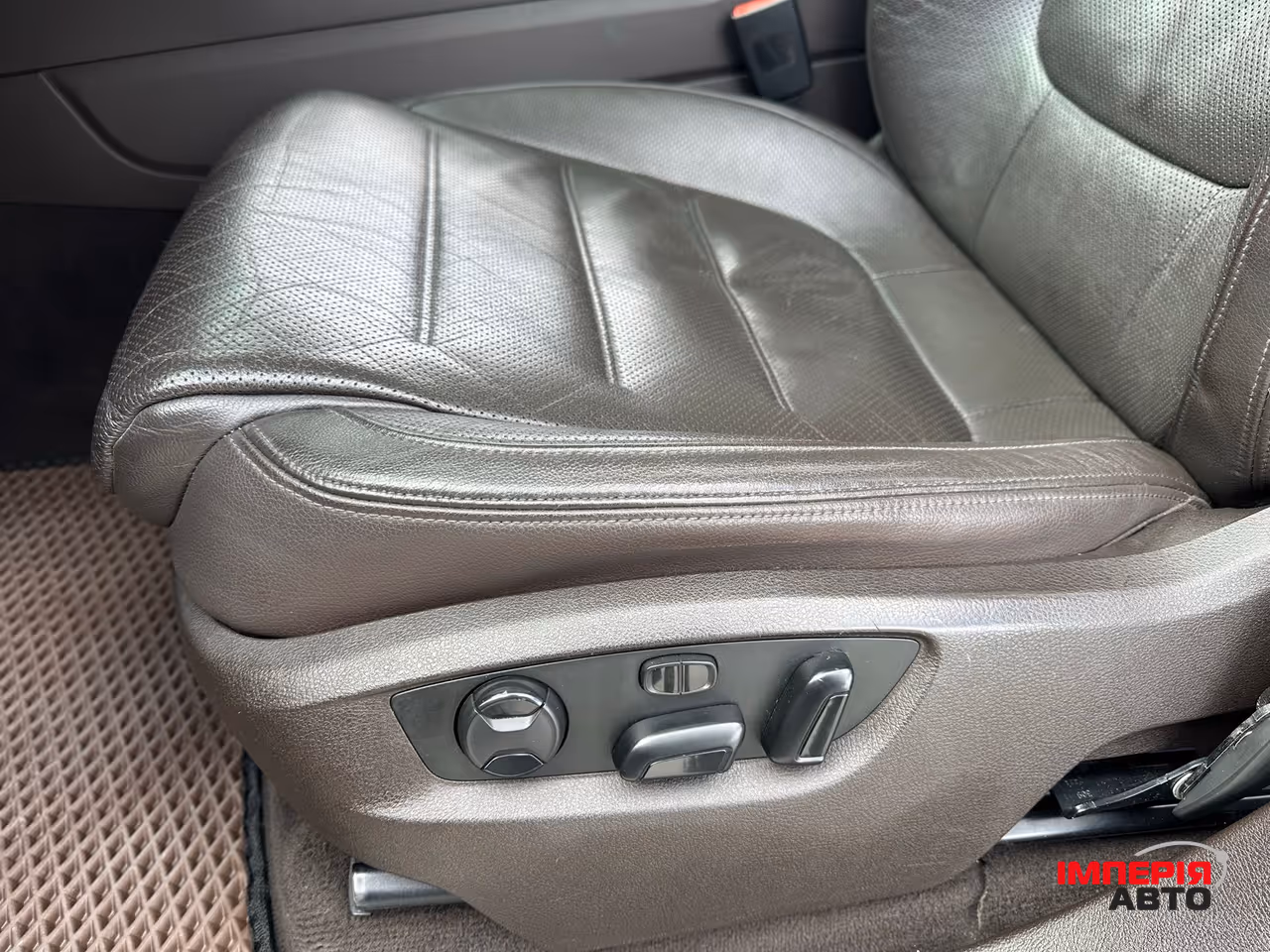 Volkswagen Touareg - фото 14