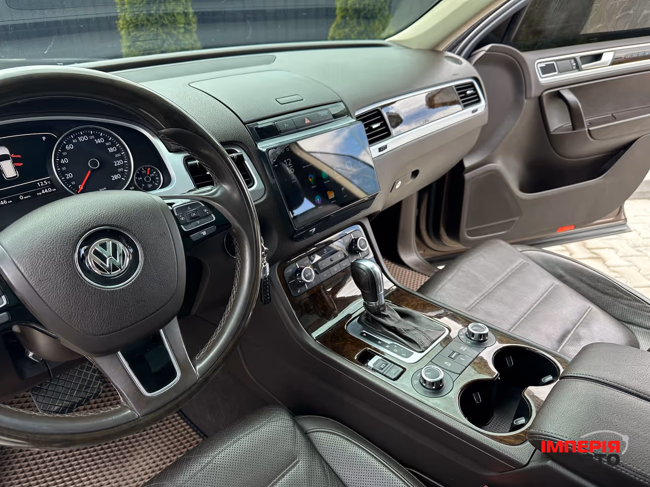 Volkswagen Touareg - фото 12