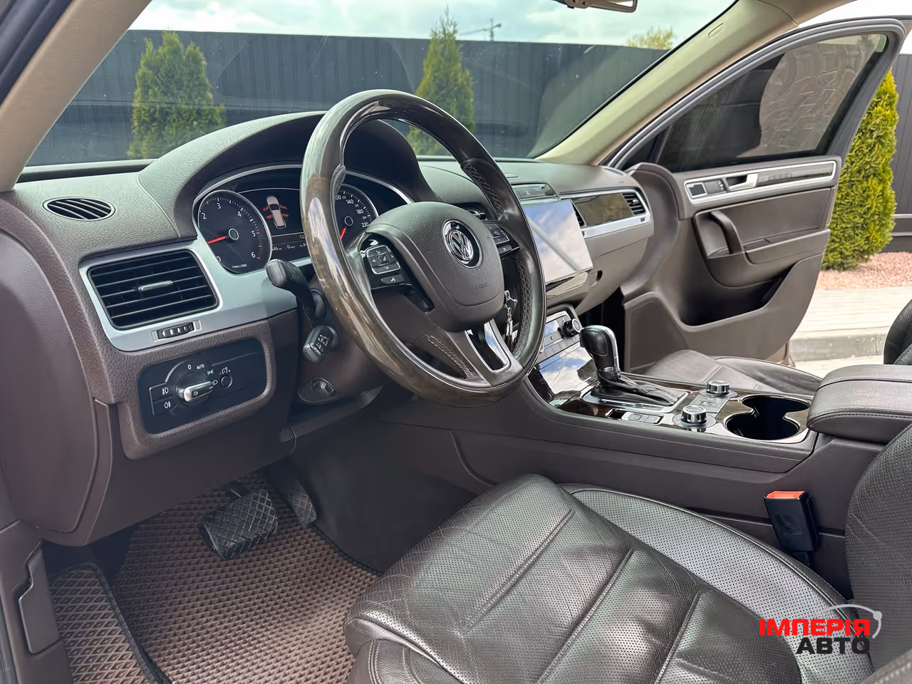Volkswagen Touareg - фото 11