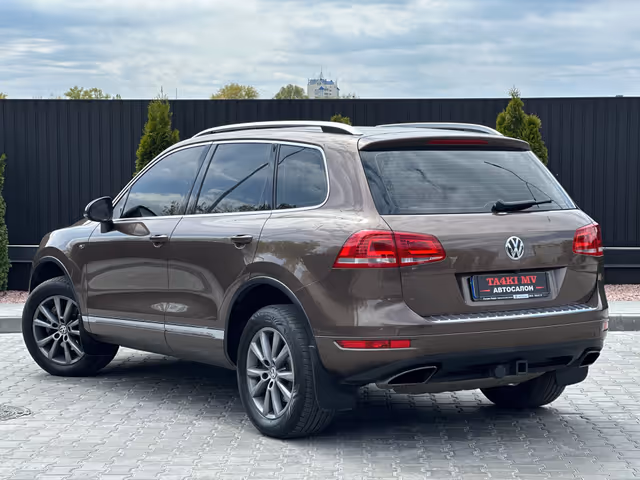 Volkswagen Touareg - фото 5