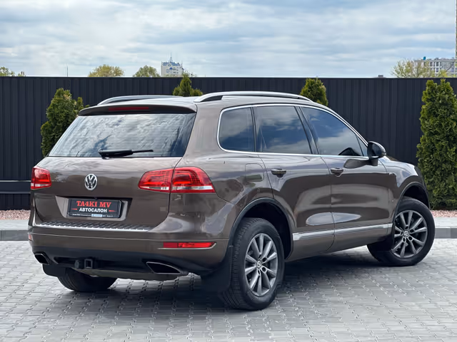 Volkswagen Touareg - фото 2