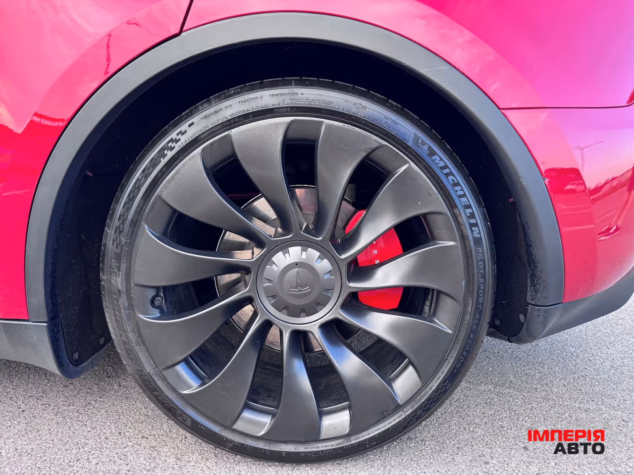 Tesla Model Y - фото 12