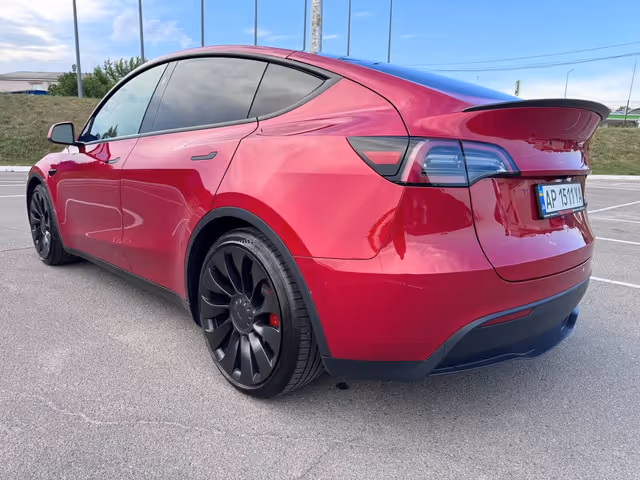 Tesla Model Y - фото 2