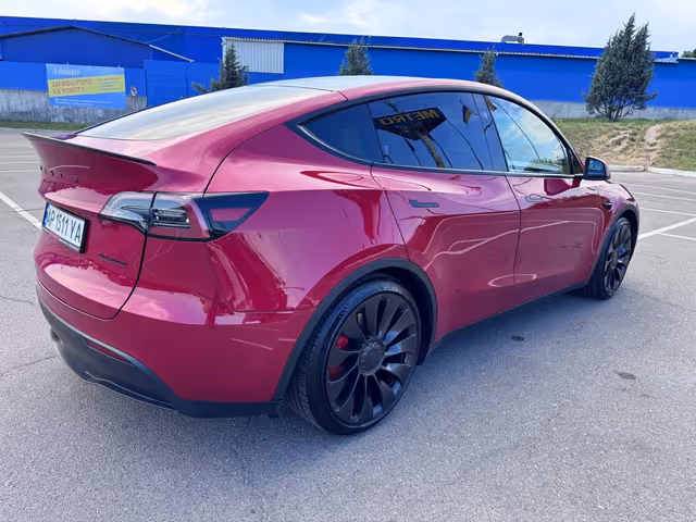 Tesla Model Y - фото 4