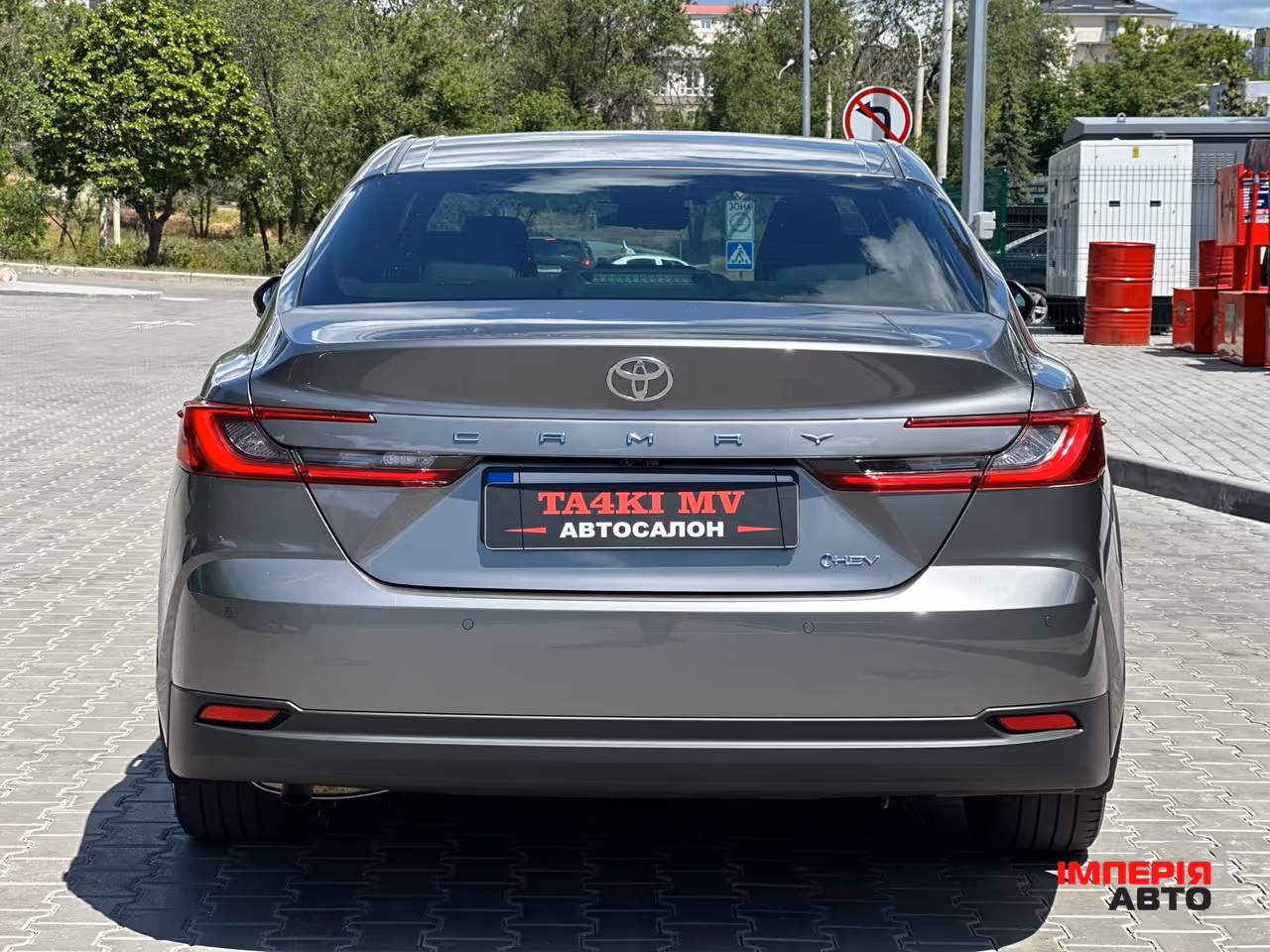 Toyota Camry - фото 3