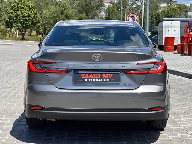 Toyota Camry - фото 3