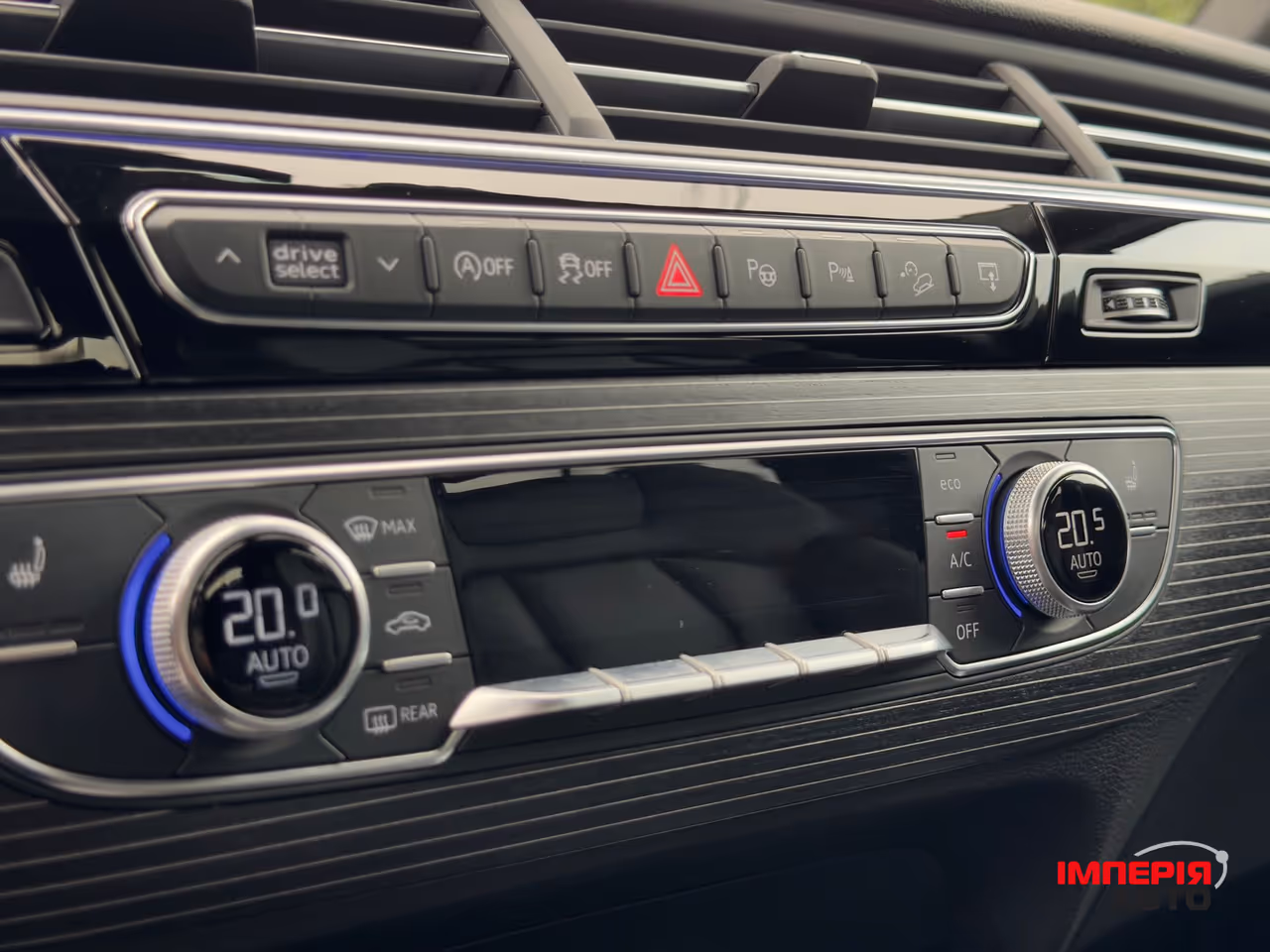 Audi Q7 - фото 32